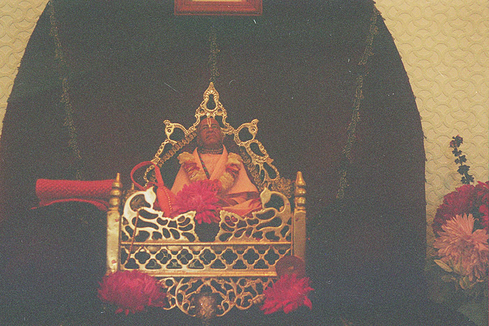 Фото было сделано в день явления
Шрилы Прабхупады  - 108 лет